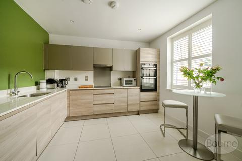 4 bedroom terraced house for sale, Cottage Walk, Godalming, Surrey, GU7