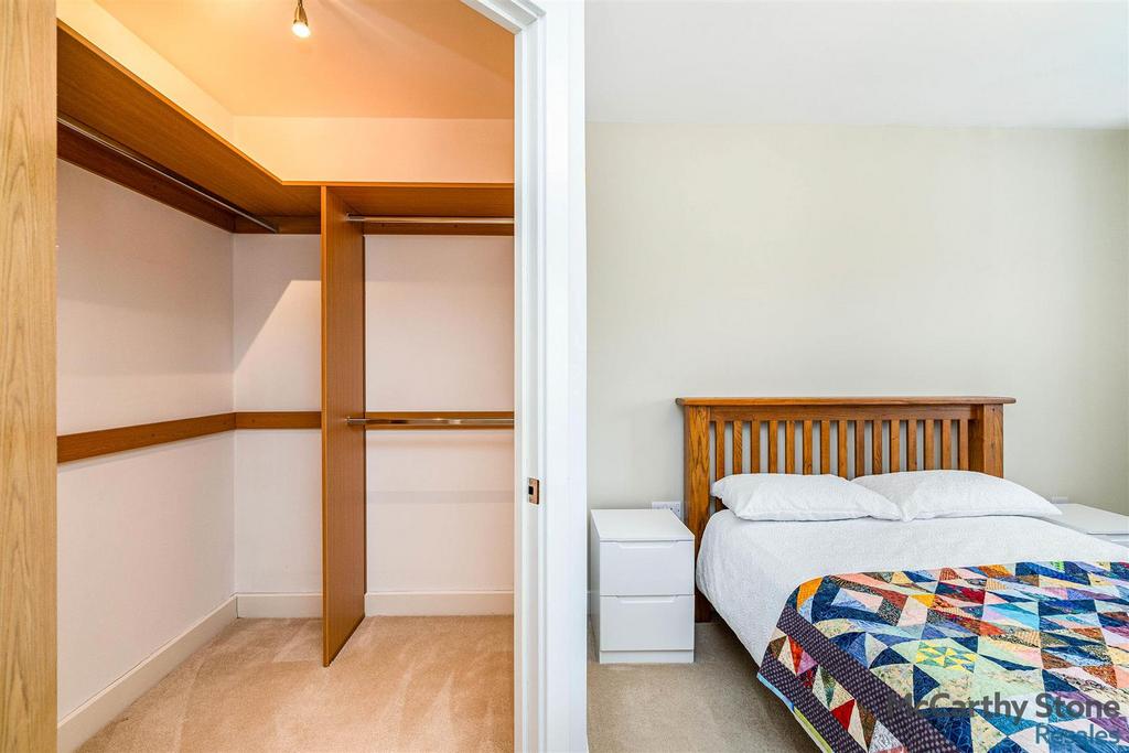 Walk-in wardrobe