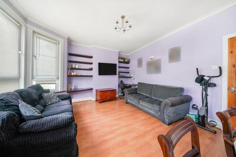 3 bedroom flat for sale, Elliott Road, Thornton Heath, CR7