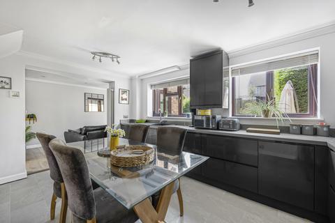 22 Eastholme Avenue, Belmont, Hereford, HR2 7UQ