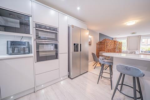2 bedroom apartment for sale, Copt Heath Manor, 1300 Warwick Road, B93