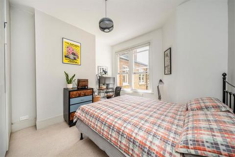 2 bedroom flat for sale, Bonneville Gardens, London SW4