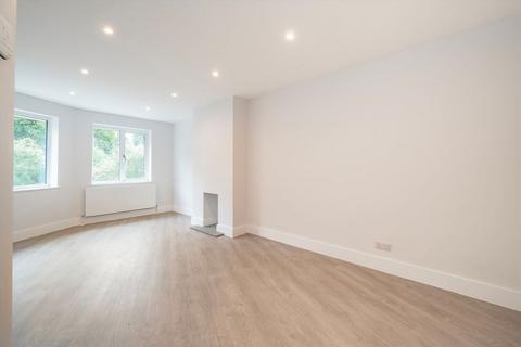 2 bedroom flat to rent, Station Road, Cobham KT11