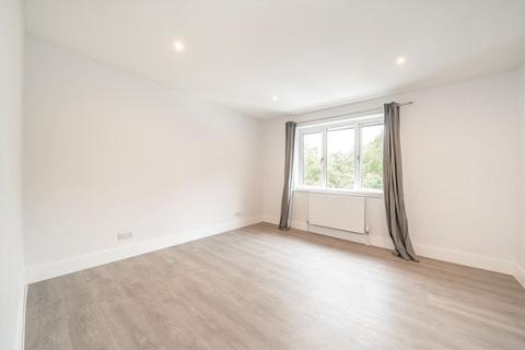 2 bedroom flat to rent, Station Road, Cobham KT11
