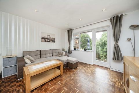 2 bedroom flat for sale, Coniston Close, London W4