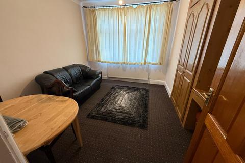 undefined, Park Avenue, Ilford IG1