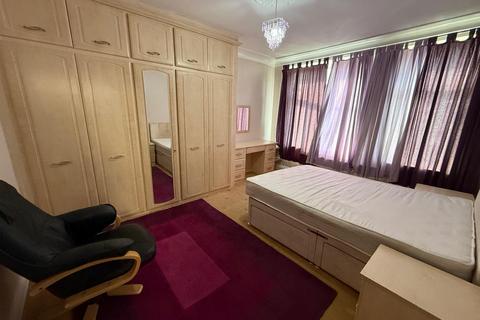 undefined, Park Avenue, Ilford IG1