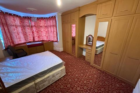 undefined, Park Avenue, Ilford IG1