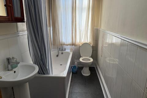 undefined, Park Avenue, Ilford IG1