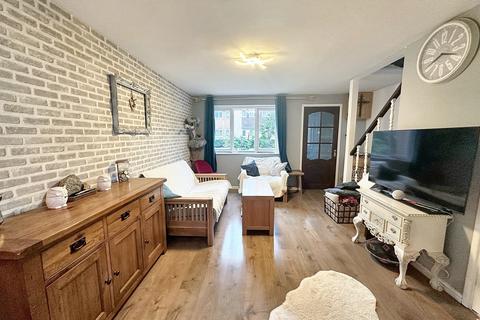 5 Willow Drive, Ringwood, BH24 3BE