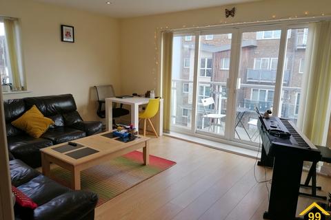2 bedroom flat to rent, Sundeala Close, Sunbury-on-Thames, United Kingdom, TW16
