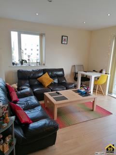 2 bedroom flat to rent, Sundeala Close, Sunbury-on-Thames, United Kingdom, TW16