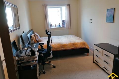 2 bedroom flat to rent, Sundeala Close, Sunbury-on-Thames, United Kingdom, TW16