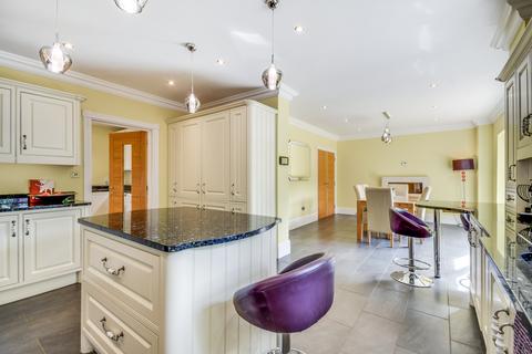 5 bedroom detached house for sale, Bristowe Avenue, Great Baddow, Chelmsford