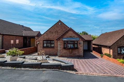 2 bedroom bungalow for sale, Higgs Field Crescent, Cradley Heath, West Midlands, B64