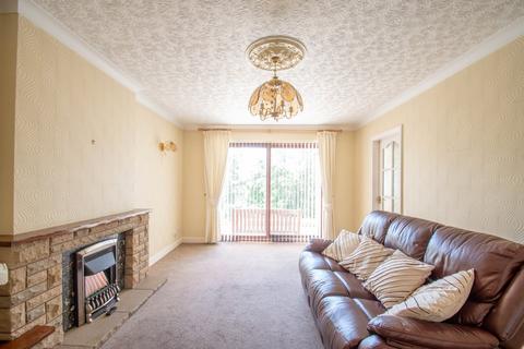 2 bedroom bungalow for sale, Higgs Field Crescent, Cradley Heath, West Midlands, B64