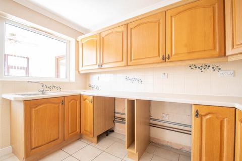2 bedroom bungalow for sale, Higgs Field Crescent, Cradley Heath, West Midlands, B64