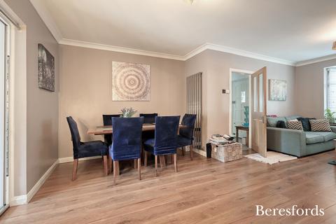 104 Willow Street, Romford, RM7 7LB