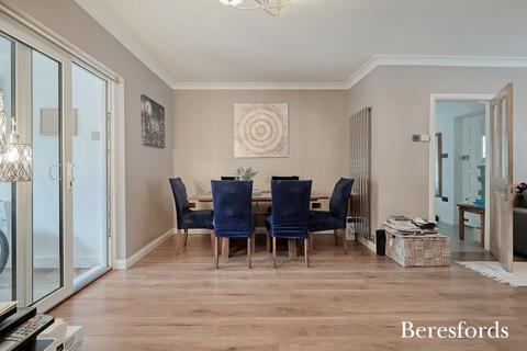 104 Willow Street, Romford, RM7 7LB
