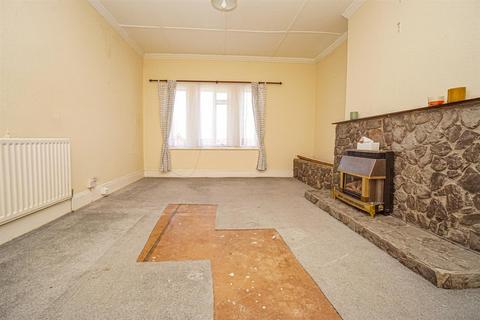 2 bedroom flat for sale, Pevensey Road, St. Leonards-On-Sea