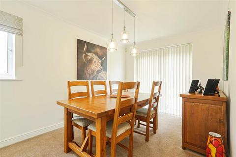 4 bedroom detached house for sale, Hayfields Close, Keighley, BD22 6SB