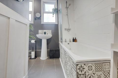 11 Ceylon Road, Westcliff-on-sea, SS0 7HS