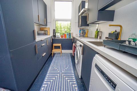 2 bedroom flat for sale, Pevensey Road, St. Leonards-On-Sea