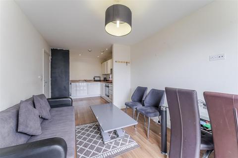 2 bedroom flat for sale, Featherstone Road, Southall UB2