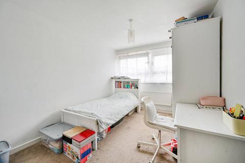 2 bedroom flat for sale, Trinity Way, East Acton, London, W3
