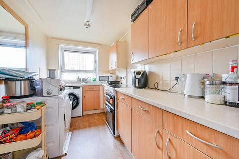 2 bedroom flat for sale, Trinity Way, East Acton, London, W3