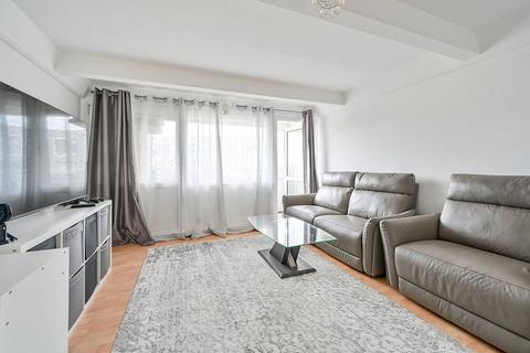 2 bedroom flat for sale, Trinity Way, East Acton, London, W3