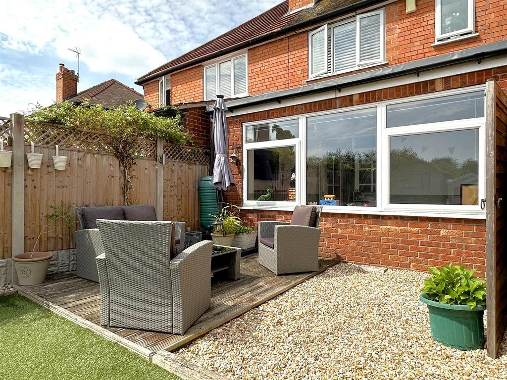 Outdoor Seating Area 322