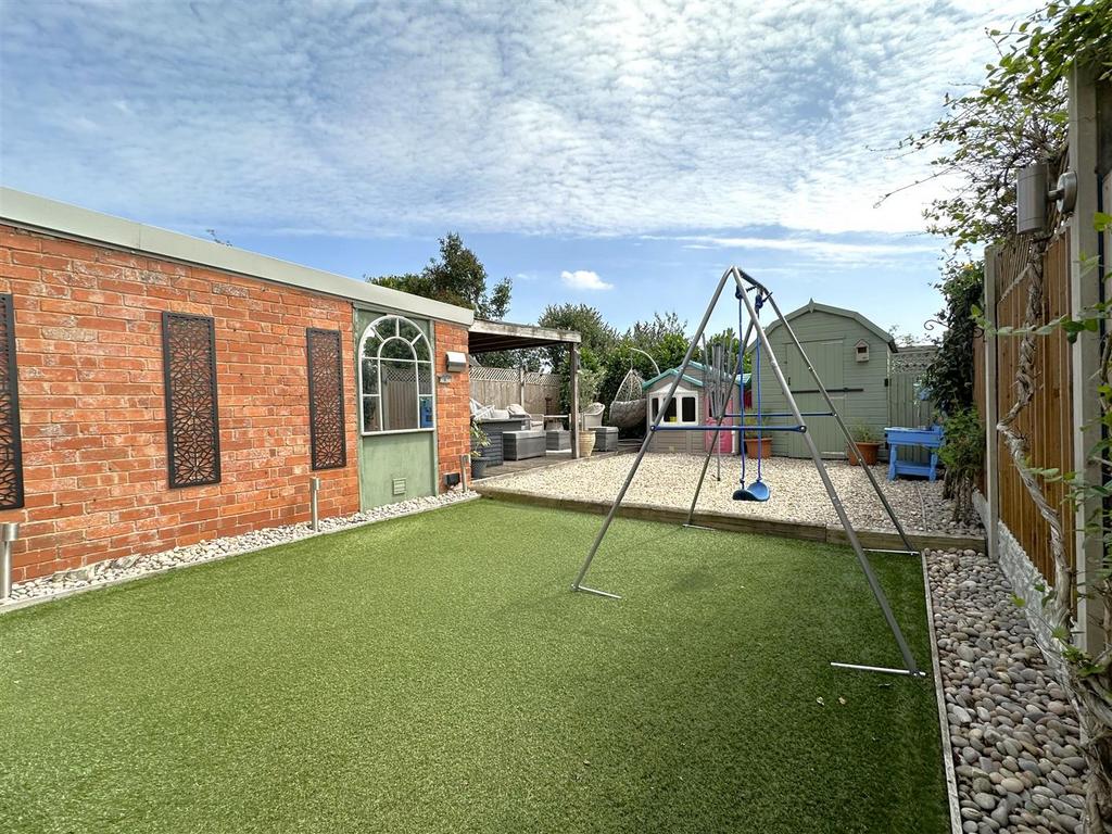 Private Low-Maintenance Garden 336