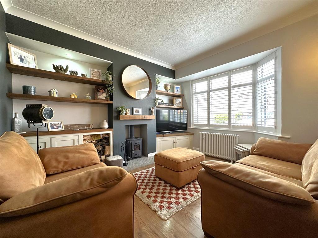 Bay-Fronted Lounge 227