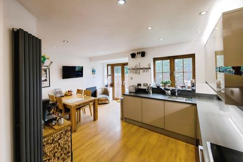 8 The Beeches, Pool In Wharfedale, Otley, LS21 1TL
