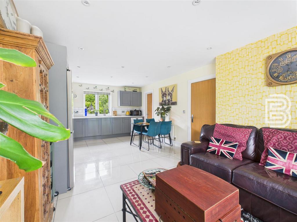 CAM05587 G0-PR0013-STILL019.jpg