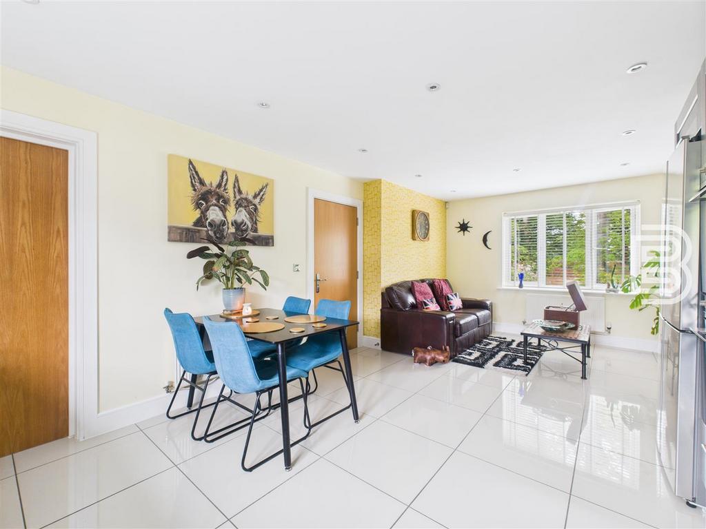 CAM05587 G0-PR0013-STILL021.jpg