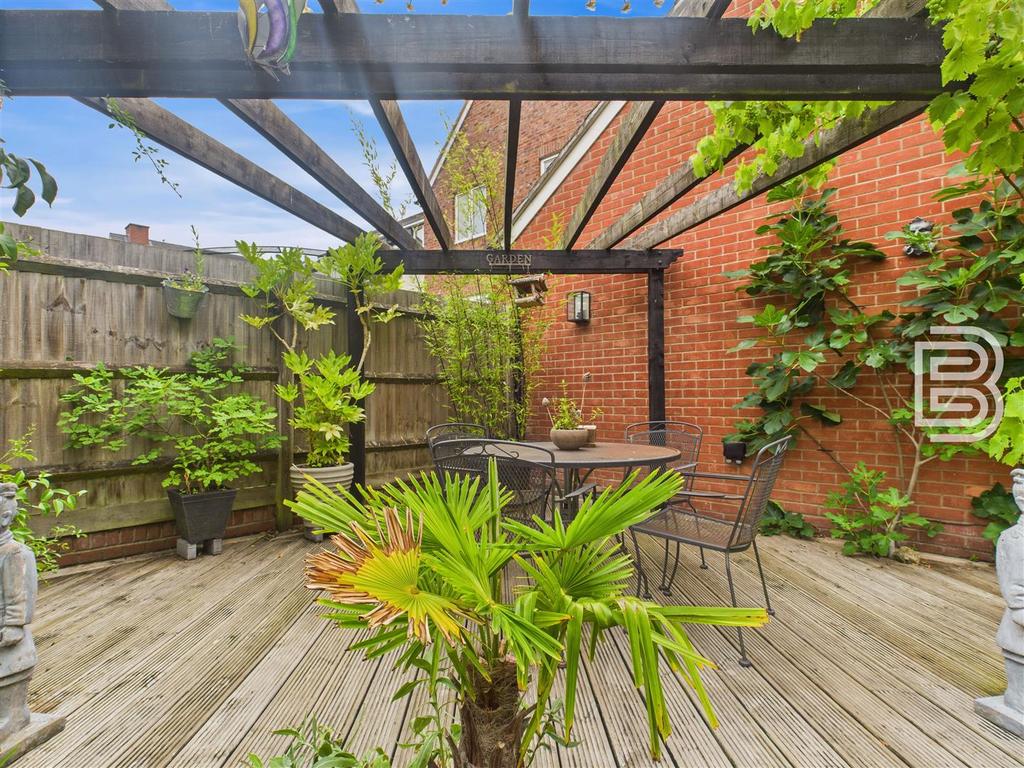 CAM05587 G0-PR0013-STILL042.jpg