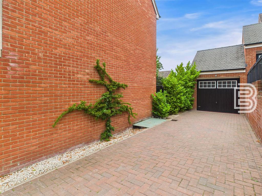 CAM05587 G0-PR0013-STILL006.jpg