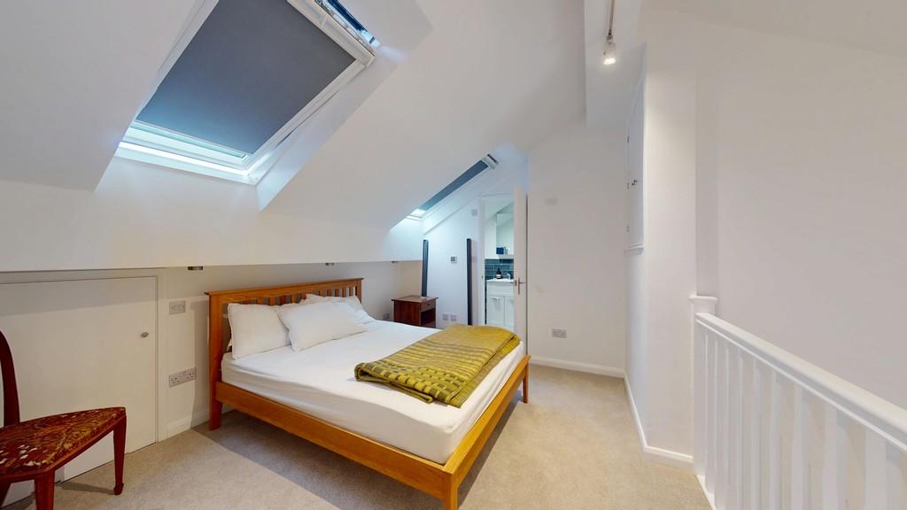 Bedroom 1- Angle 2