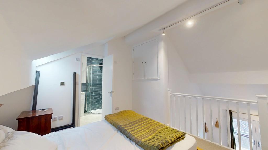 Bedroom 1- Angle 3