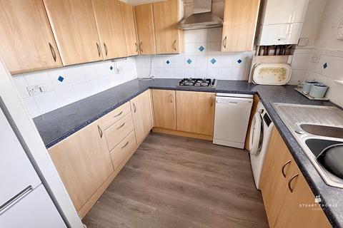 2 bedroom flat for sale, London Road, Westcliff-on-Sea