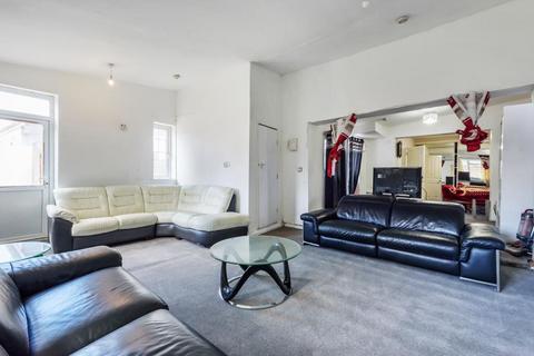 15 Chalgrove Walk, Aylesbury, HP21 8NT