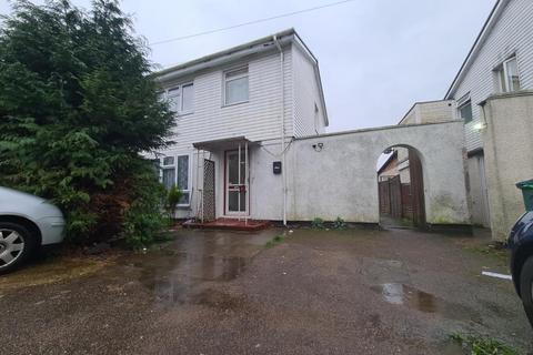 15 Chalgrove Walk, Aylesbury, HP21 8NT