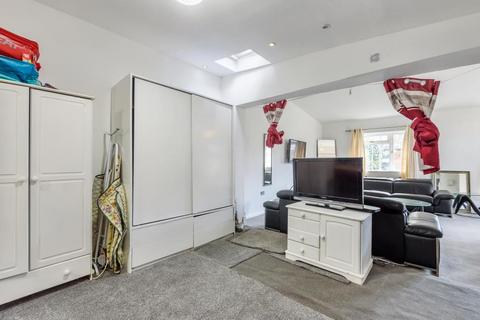 15 Chalgrove Walk, Aylesbury, HP21 8NT
