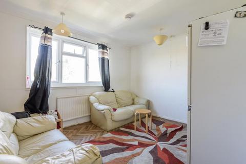 15 Chalgrove Walk, Aylesbury, HP21 8NT