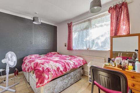 15 Chalgrove Walk, Aylesbury, HP21 8NT