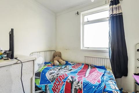 15 Chalgrove Walk, Aylesbury, HP21 8NT