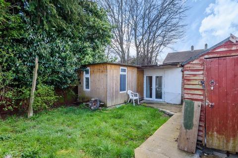 15 Chalgrove Walk, Aylesbury, HP21 8NT