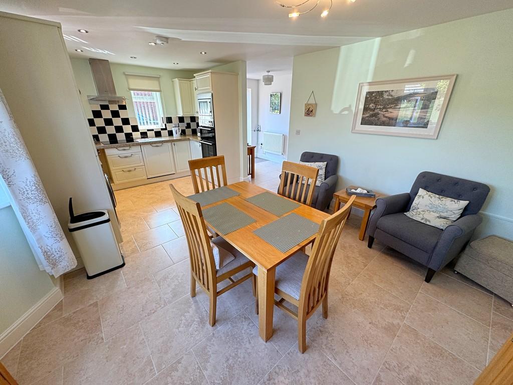 Dining Kitchen to Kitchen end